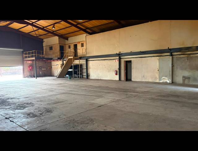 750M² WAREHOUSE TO LET IN ROSSLYN